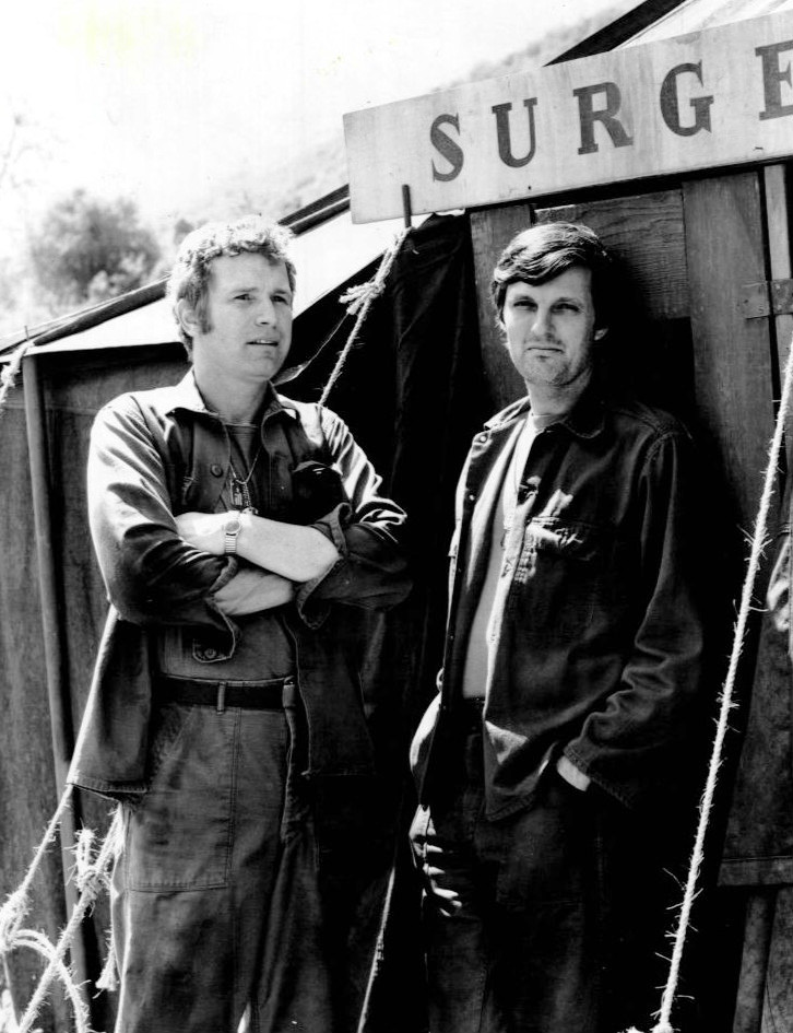 Wayne-Rogers-And-McLean-Stevenson-Left-Out-Of-Frustration.png