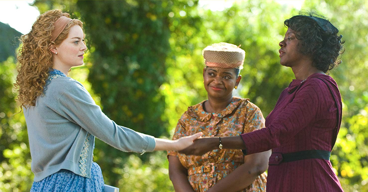 emma stone holding hands with viola davis next to octavia spencer