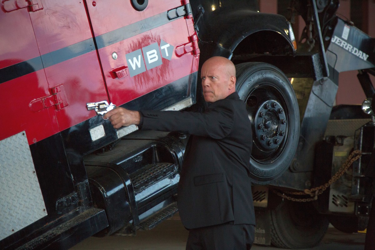 precious cargo bruce willis holding gun