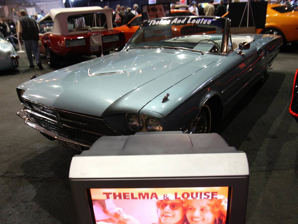 1966 Thunderbird-79088606