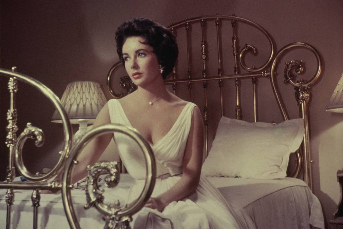 Maggie Pollitt In Cat On A Hot Tin Roof