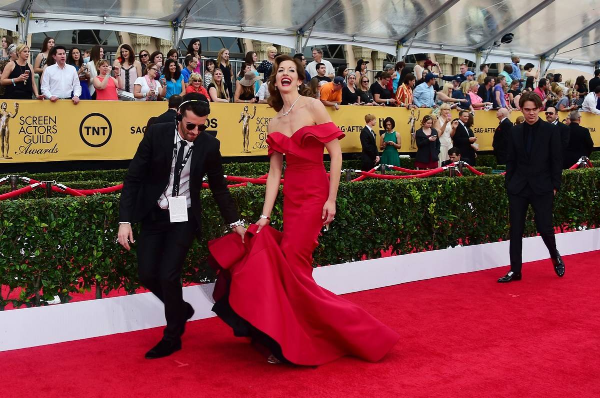 Alysia Reiner Getting Her Train Fixed