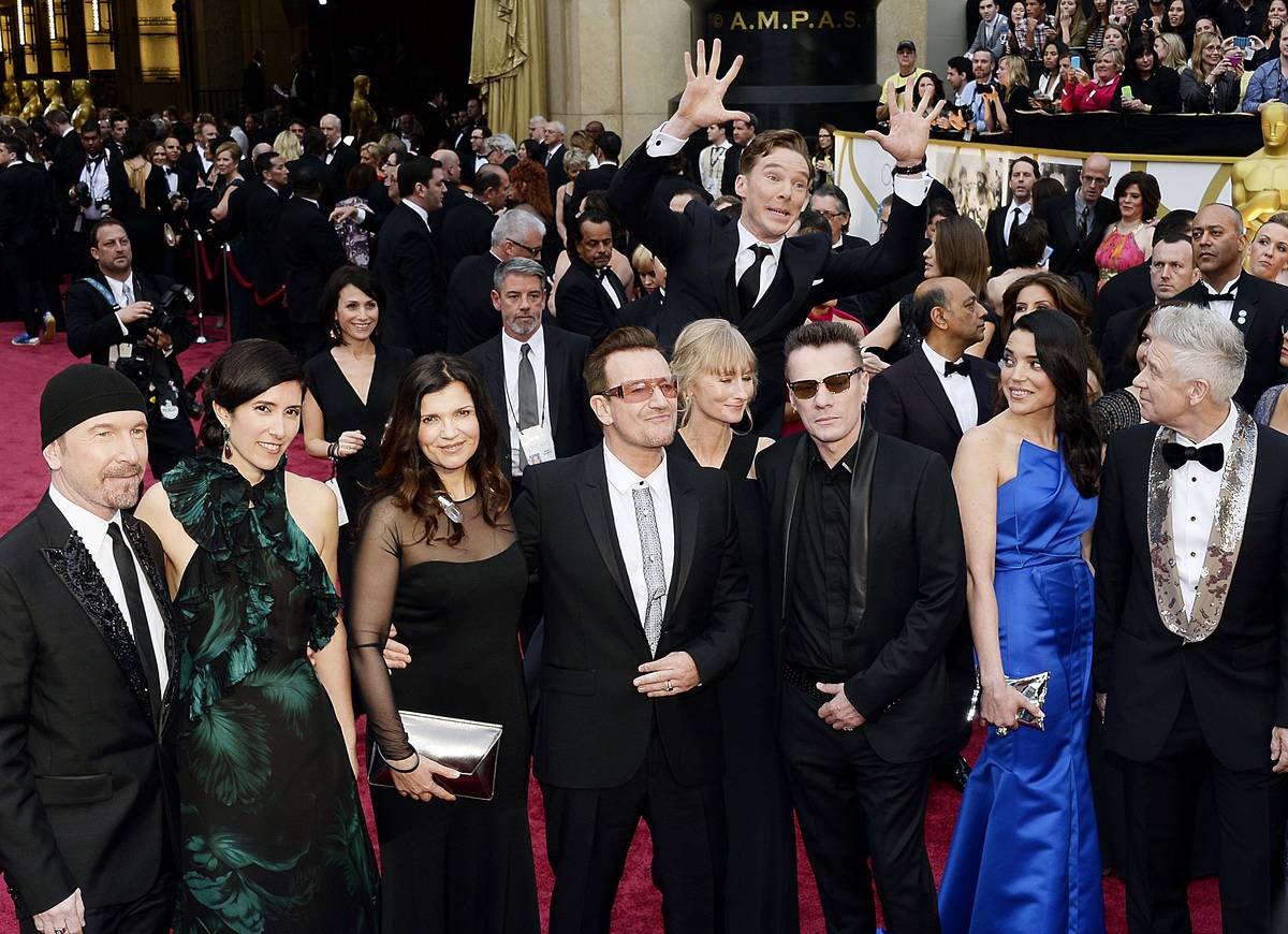 Benedict Cumberbatch Photobombing U2