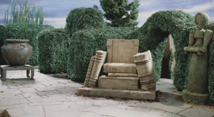 The set of the Labyrinth is seen before filming.