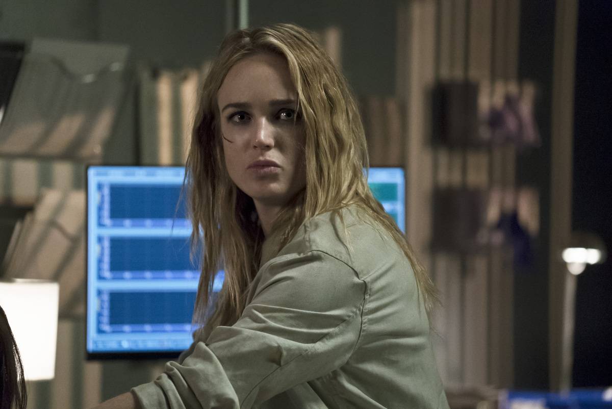 Sara Lance's Quick And Random Death On Arrow
