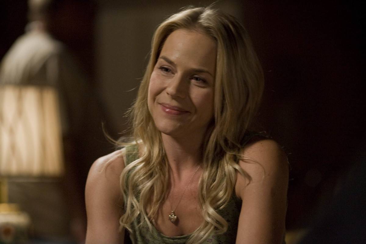 Sara Lance's Quick And Random Death On Arrow