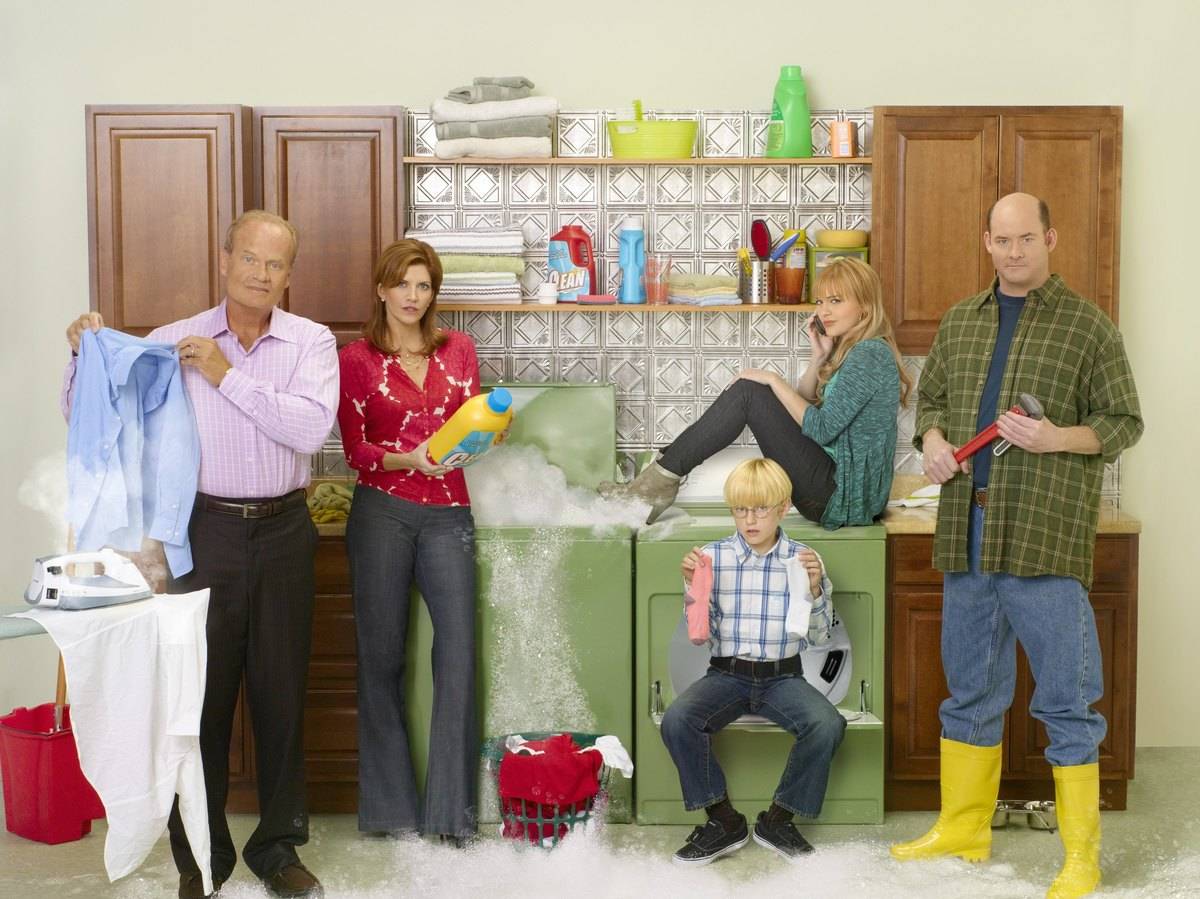 Kelsey Grammer, David Koechner, Melinda McGraw, and other castmates in hank