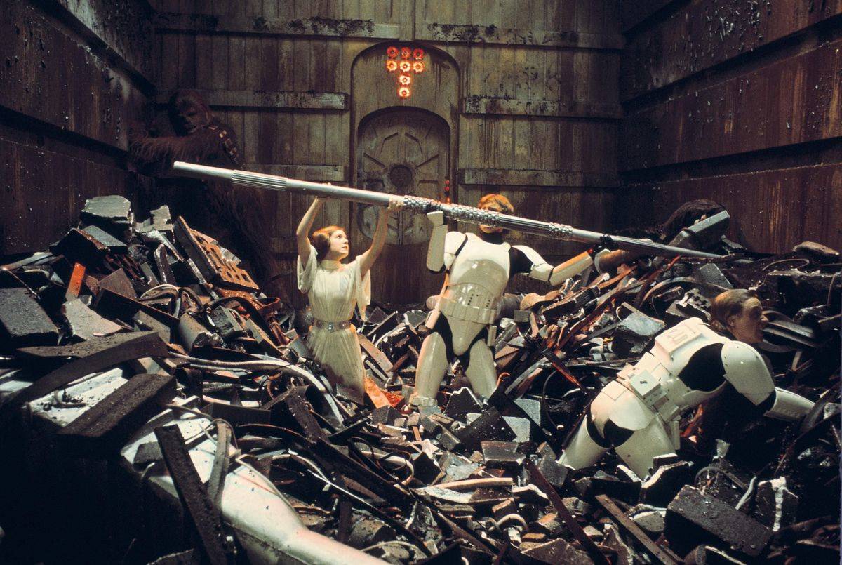 Trash compactor scene in Star Wars 1977