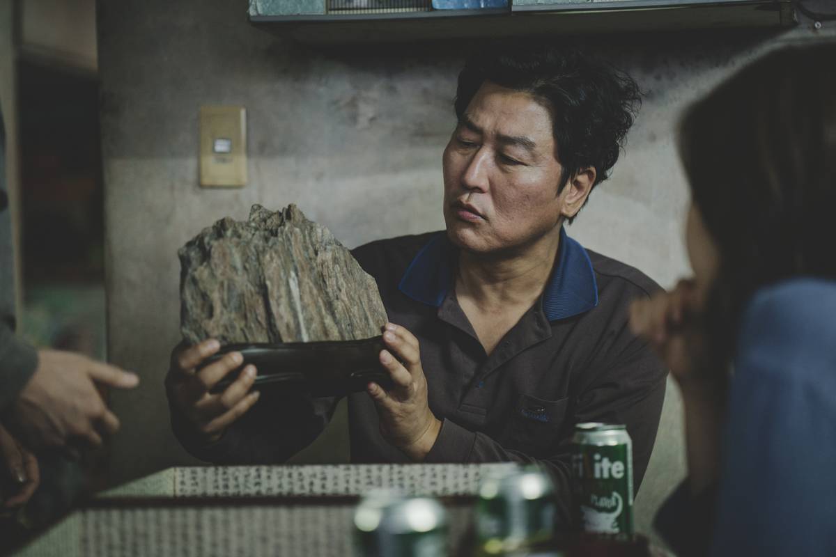 Song Kang-ho holding elaborate rock in [redacted]