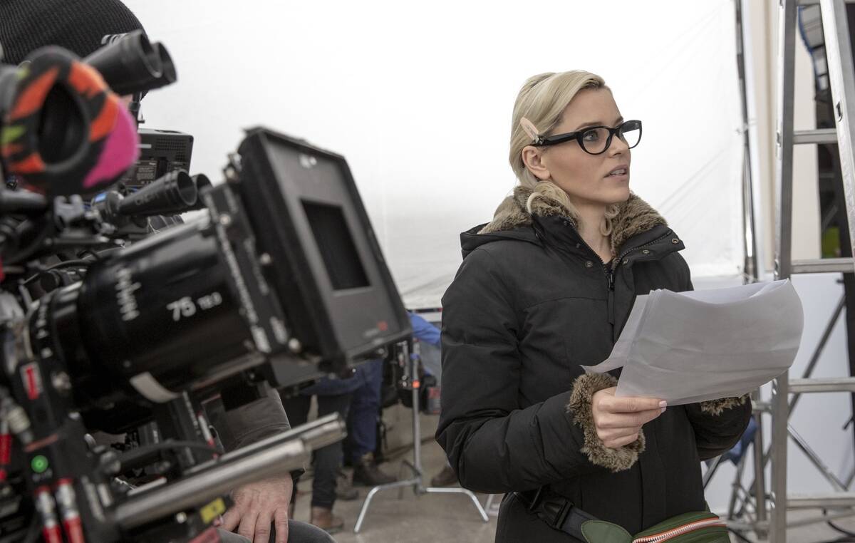 elizabeth banks directing charlie's angels