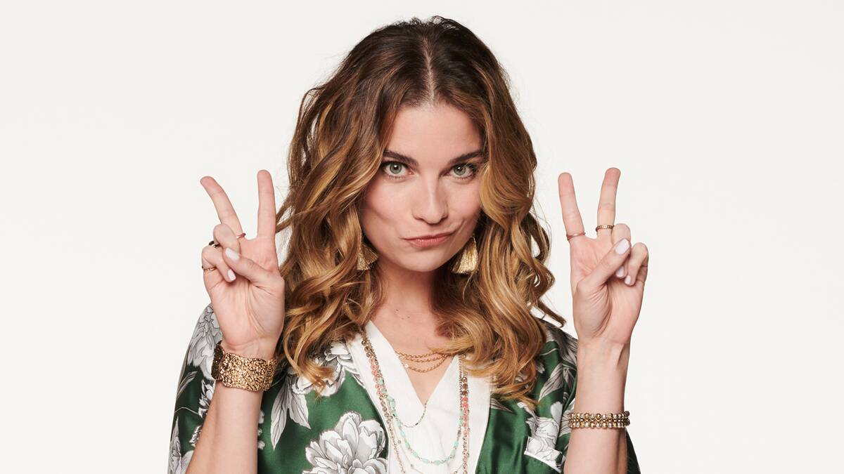 annie murphy as alexis rose