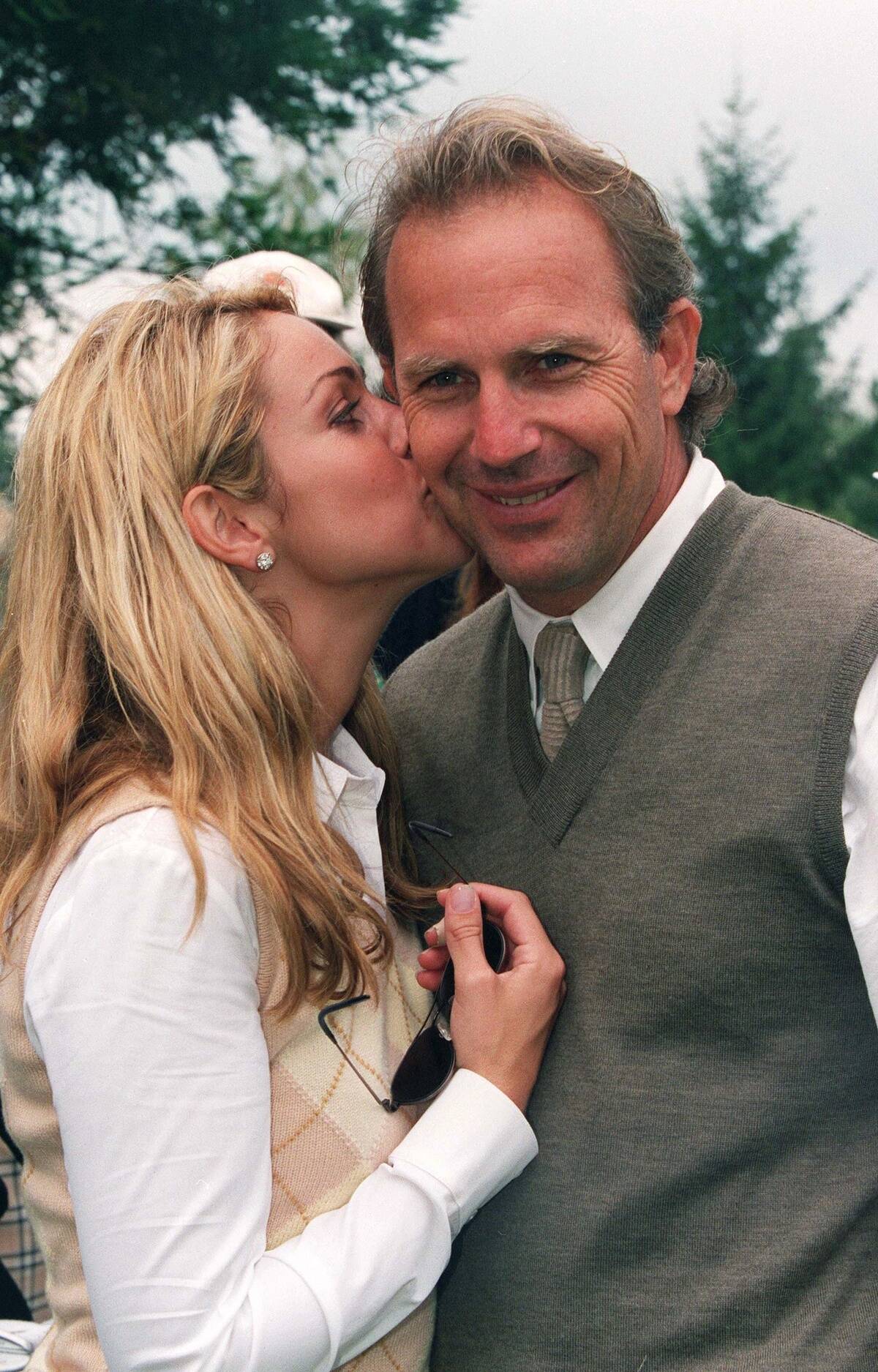 MONACO: K.COSTNER AU GOLF