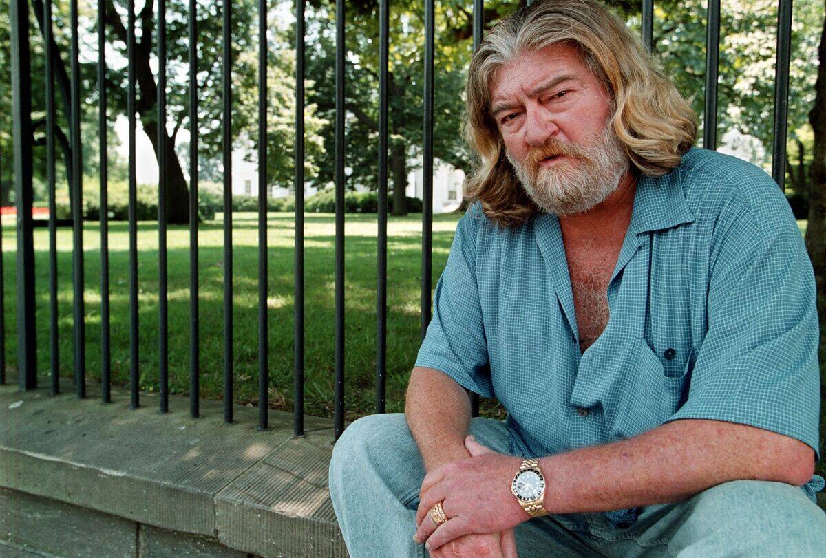 07/24/2000 - ST/Esterhas 7/21/2000 - Susan Biddle/TWP - Joe Eszterhas at the White House. He is the