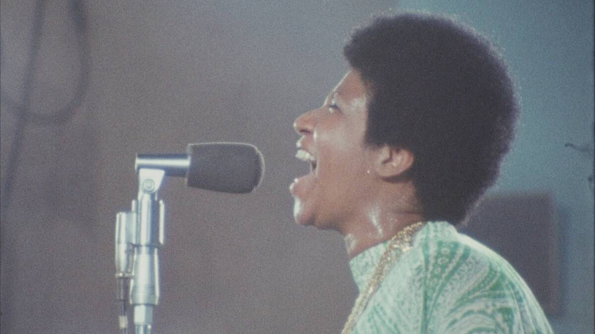 aretha franklin performing in amazing grace