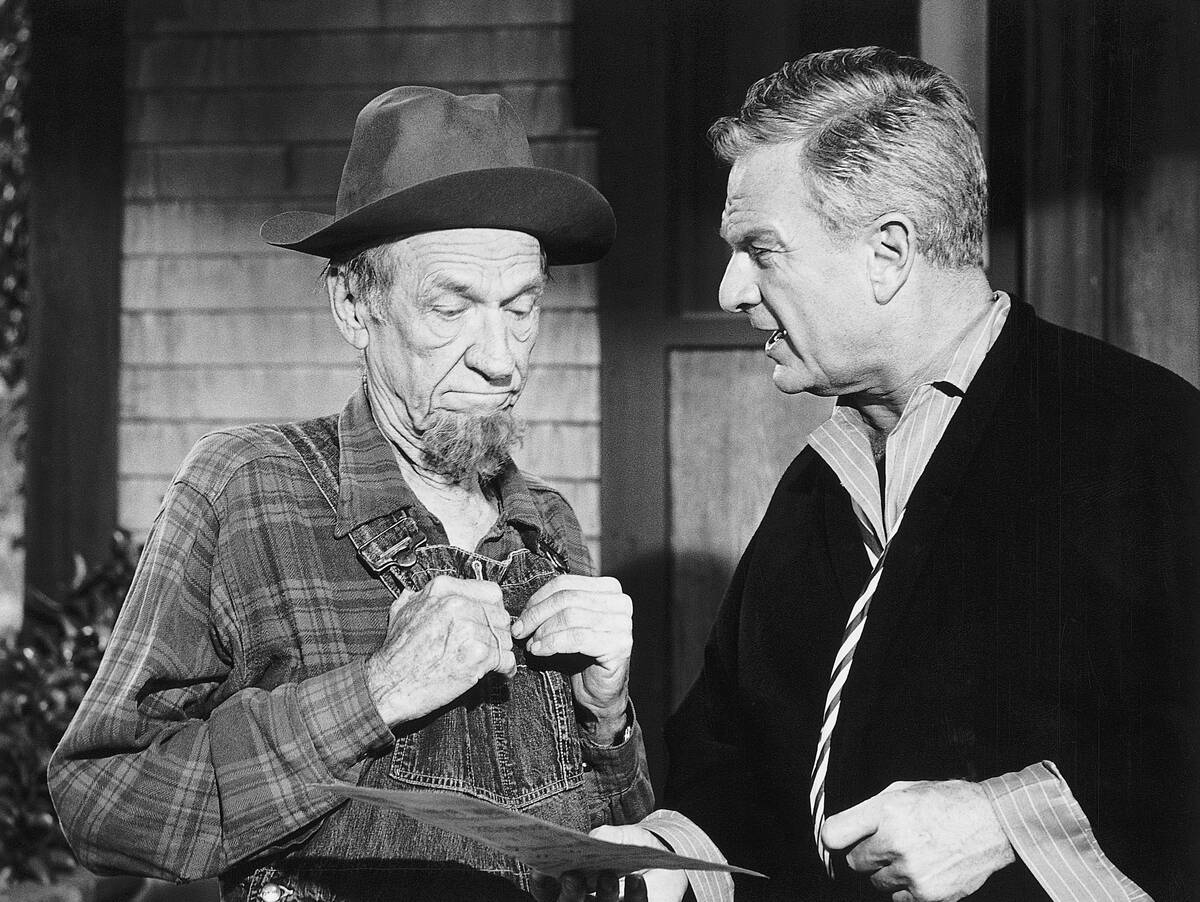 Eddie Albert Talks To Hank Patterson