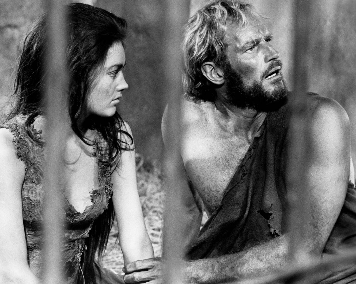 Charlton Heston And Linda Harrison In Planet Of The Apes