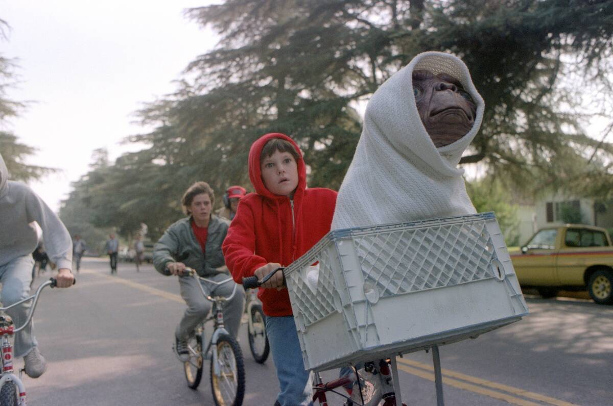 On the set of E.T. the Extra-Terrestrial